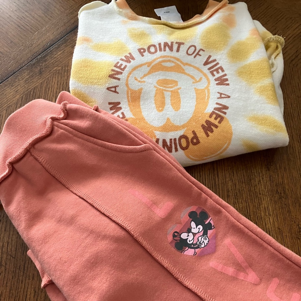 Girl’s Disney size 5/6 Sweatsuit